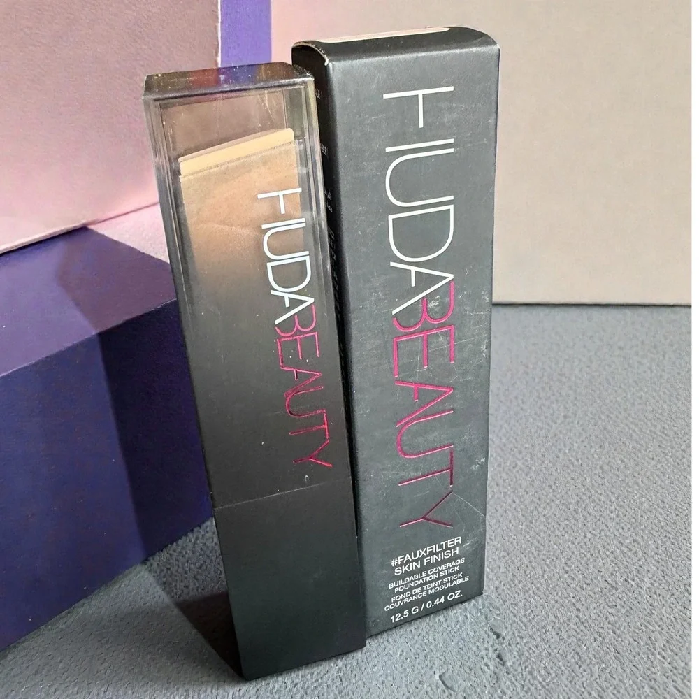 Huda Beauty - FauxFilter Skin Finish Foundation Stick - 